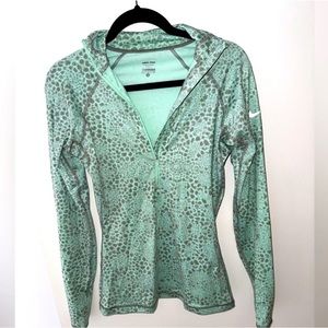 NIKE PRO quarter zip workout sweatshirt. Size small. Only worn once!